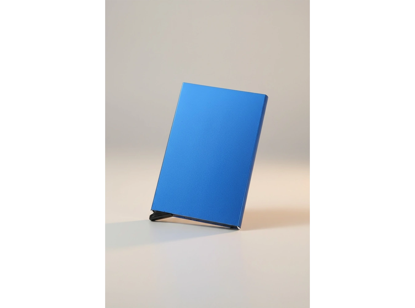 Mavi Renk Metal Kartlık