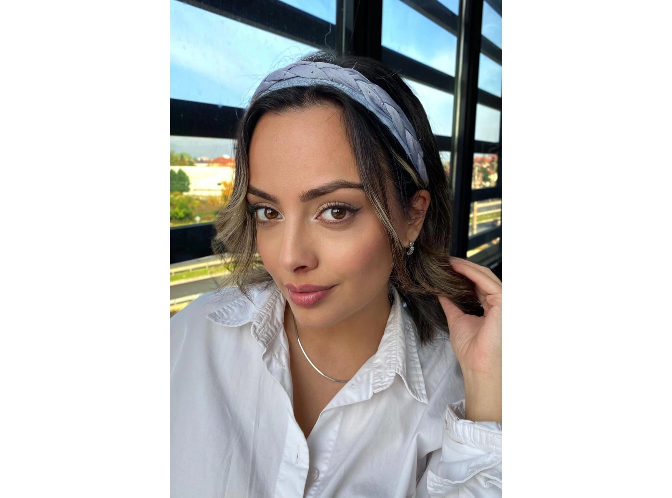 Mavi Renk Örgü Detaylı Taç