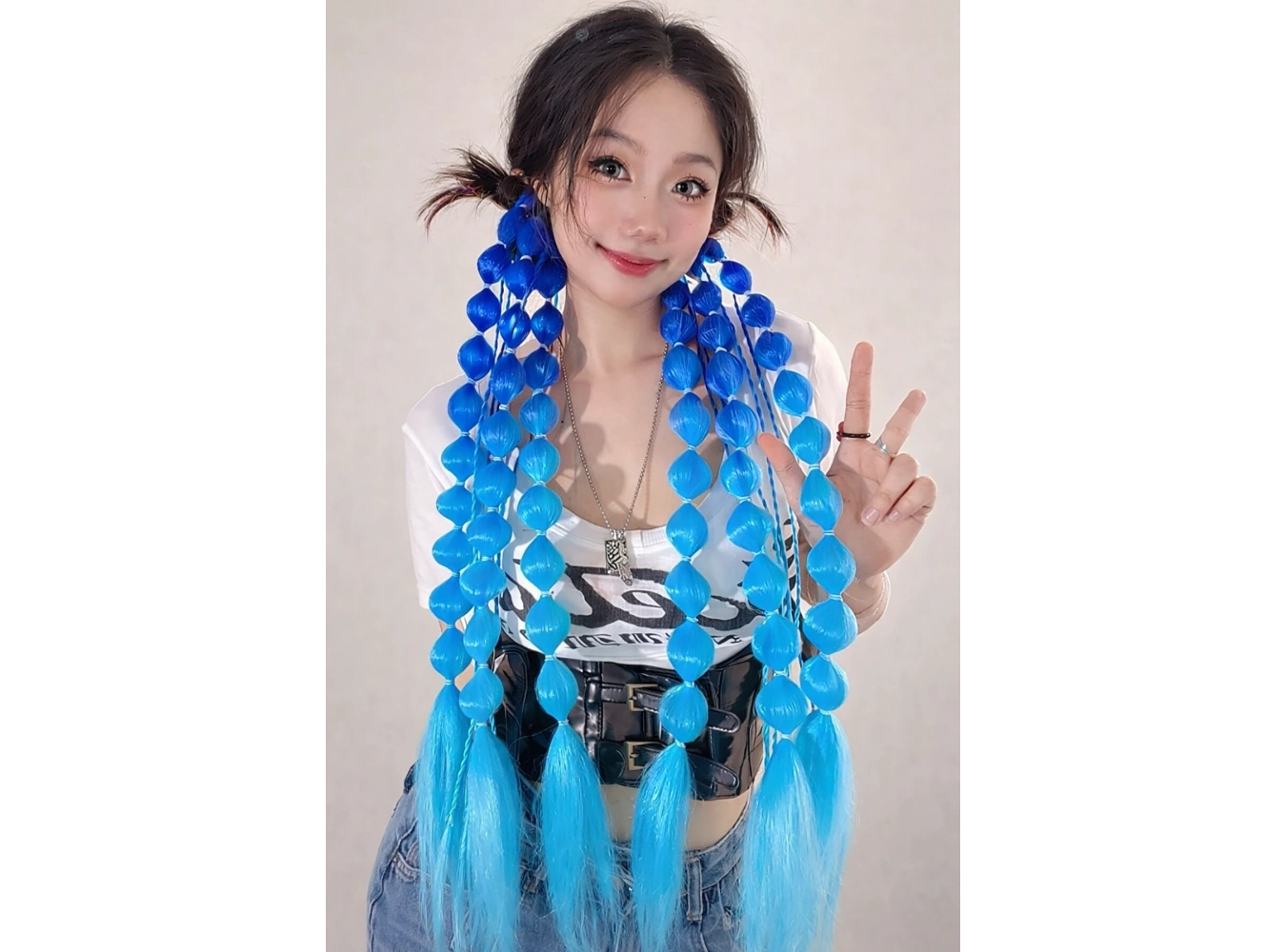 Mavi Renk Saç Detaylı Lastik Toka