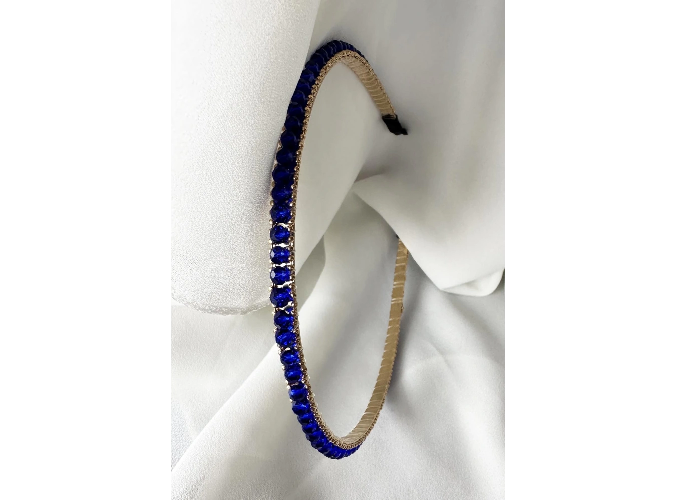 Mavi Renk Taş Detaylı Taç