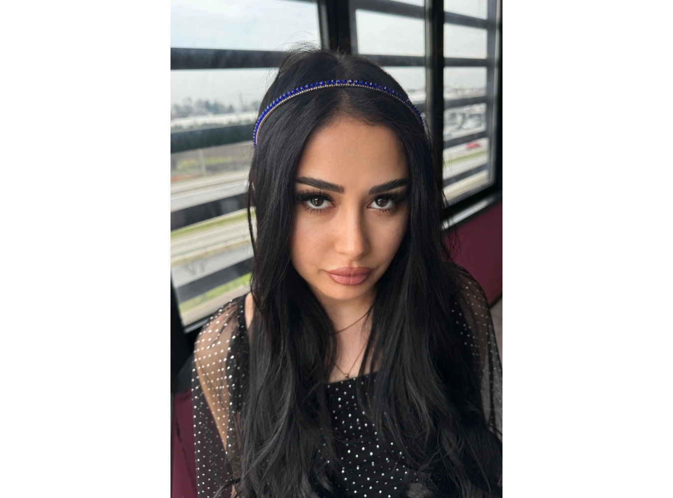 Mavi Renk Taş Detaylı Taç