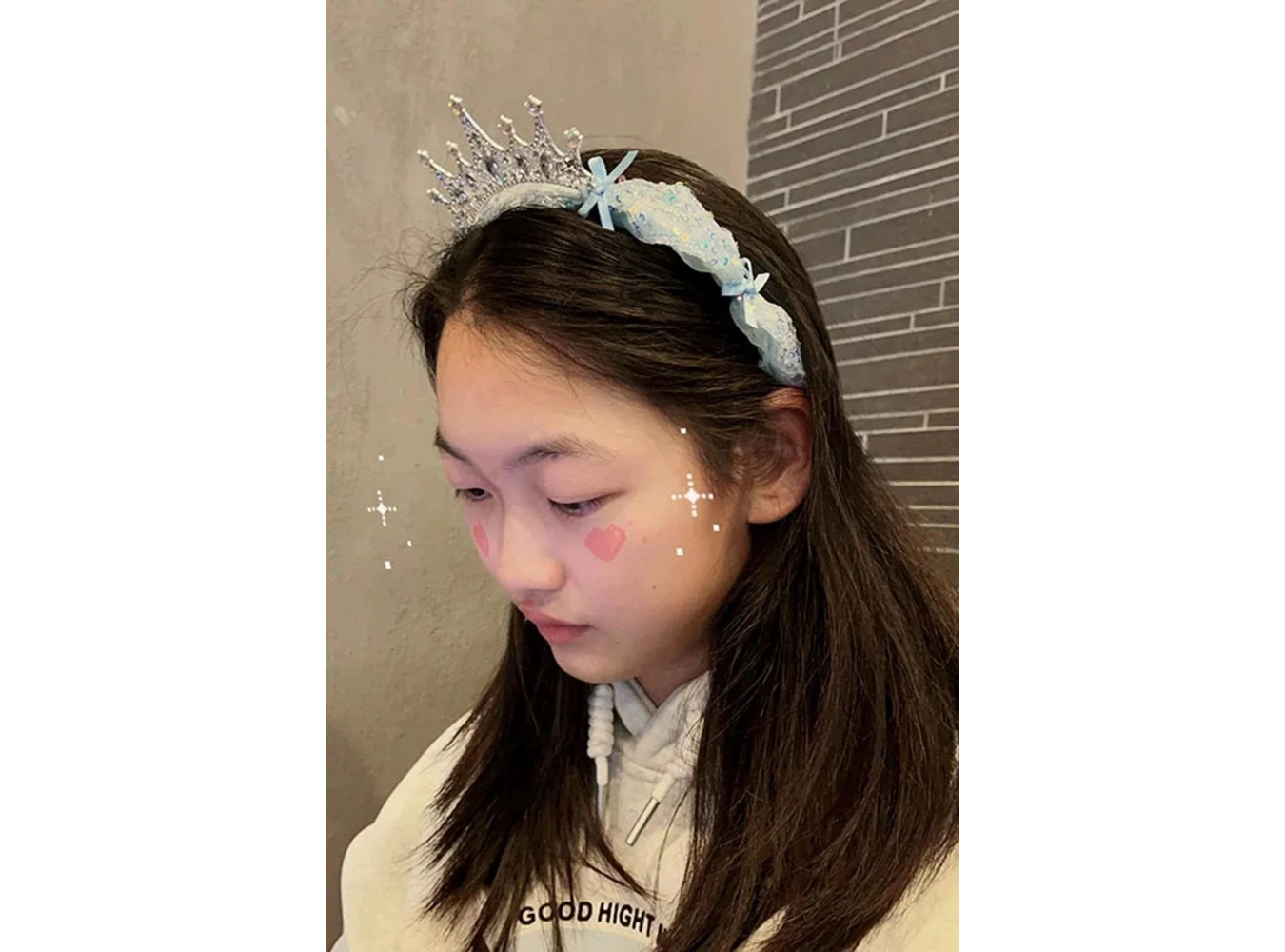 Mavi Renk Taş Detaylı Tüllü Çocuk Taç