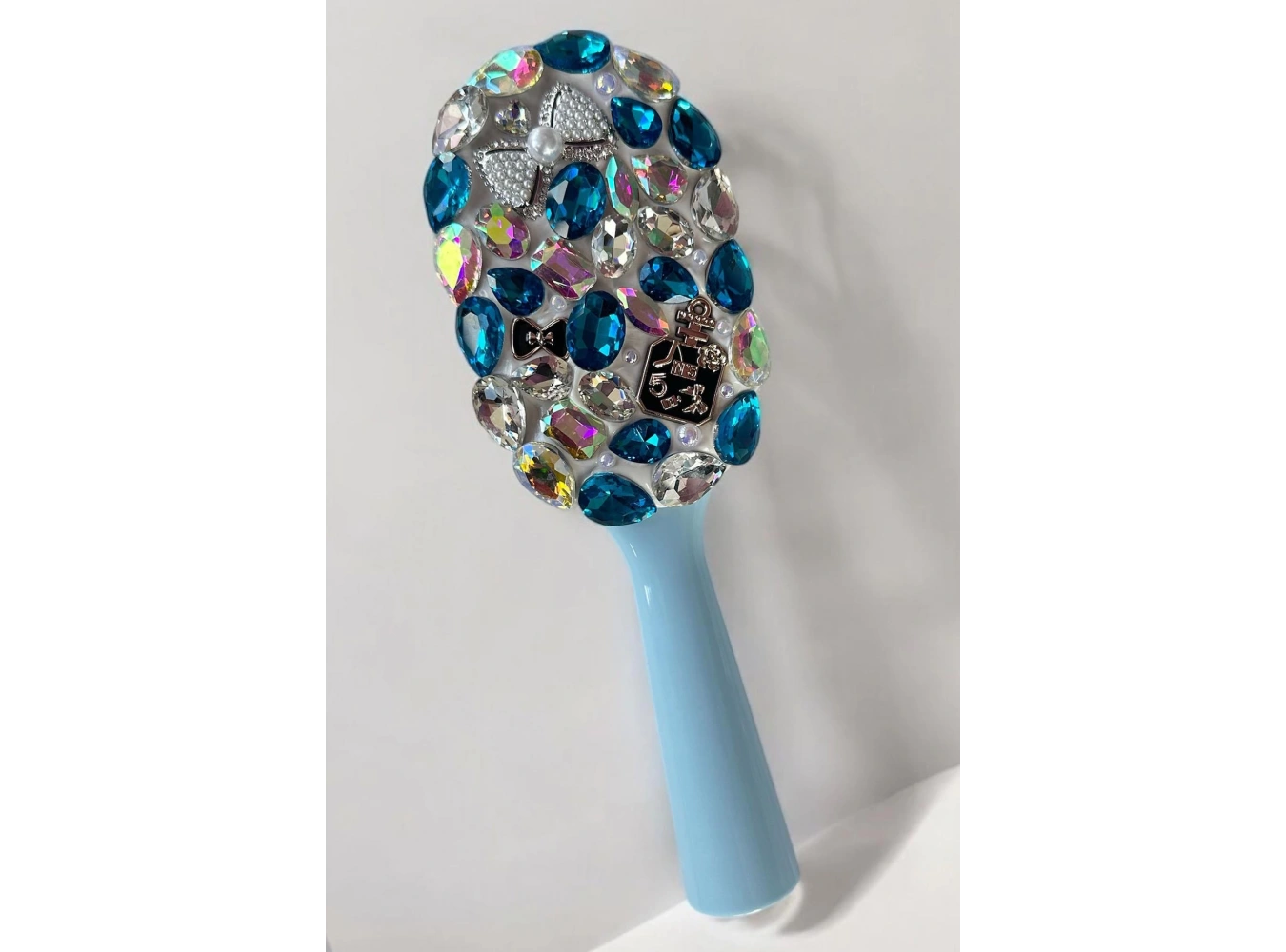 Mavi Renk Taş Ve İnci Detaylı Saç Tarama Fırçası/ Tarak