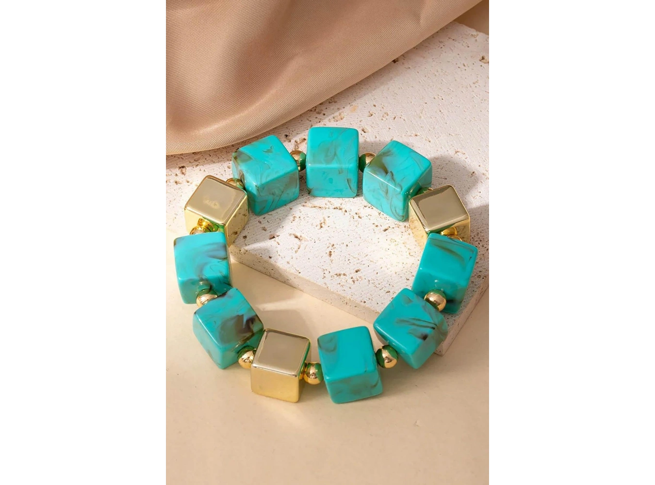 Mavi Ve Altın Renk Boncuk Detaylı Bileklik