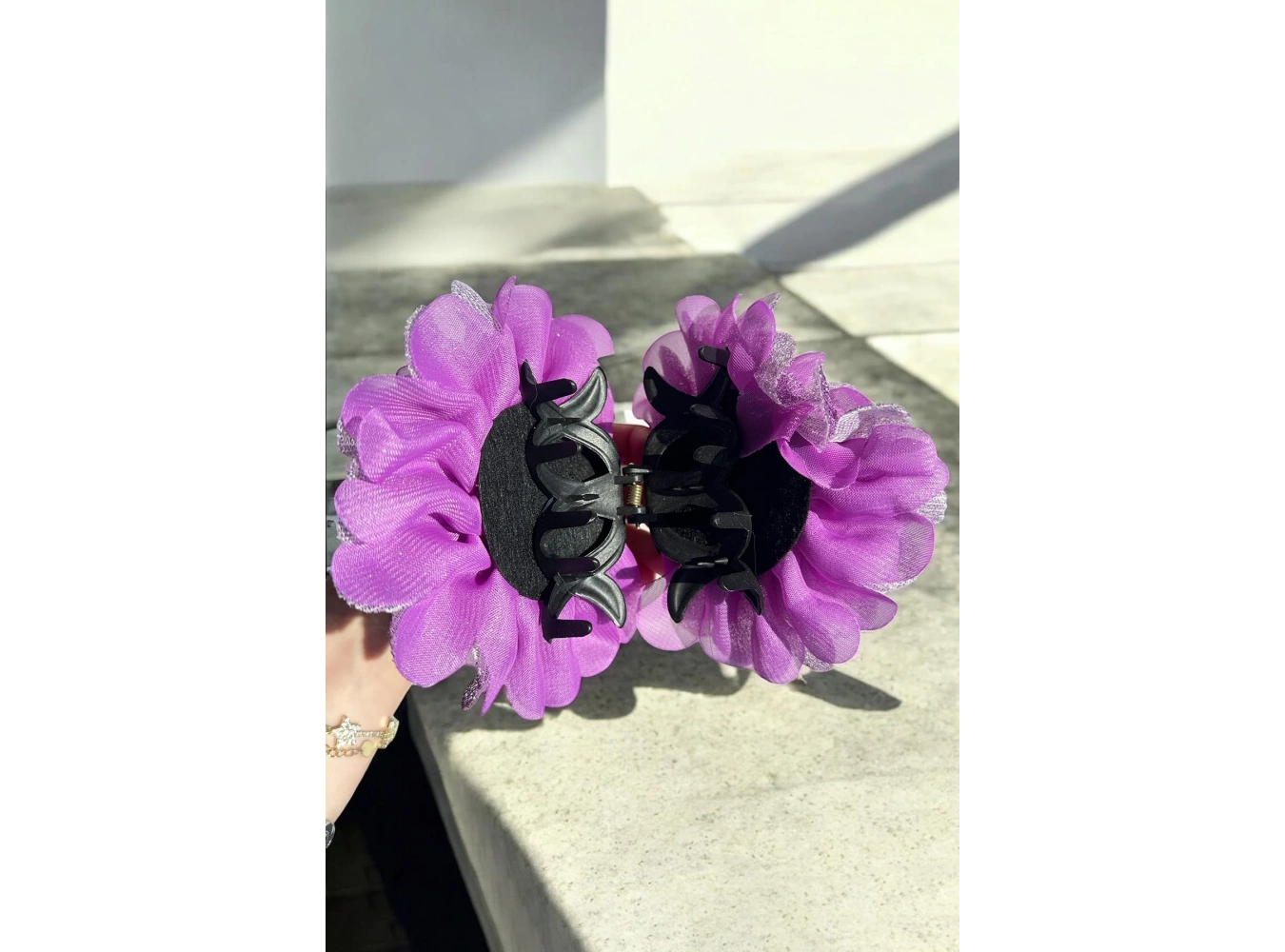 Mor Renk Çiçek Figürlü Sim Detaylı Mandal Toka