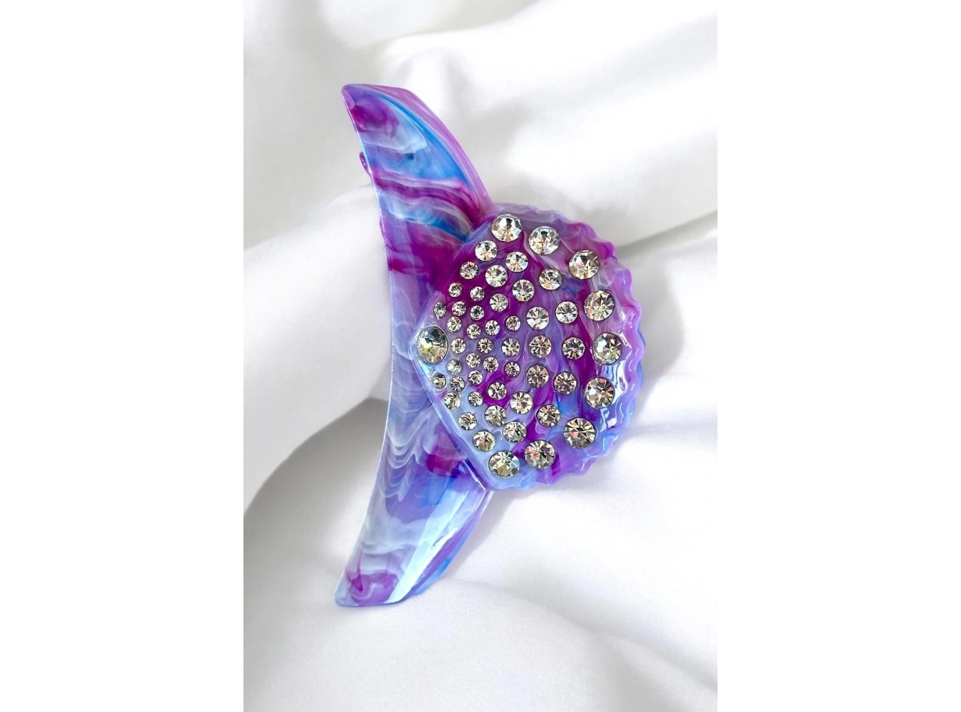 Mor Renk Deniz Kabuğu Figürlü Taş Detaylı Kemik Mandal Toka