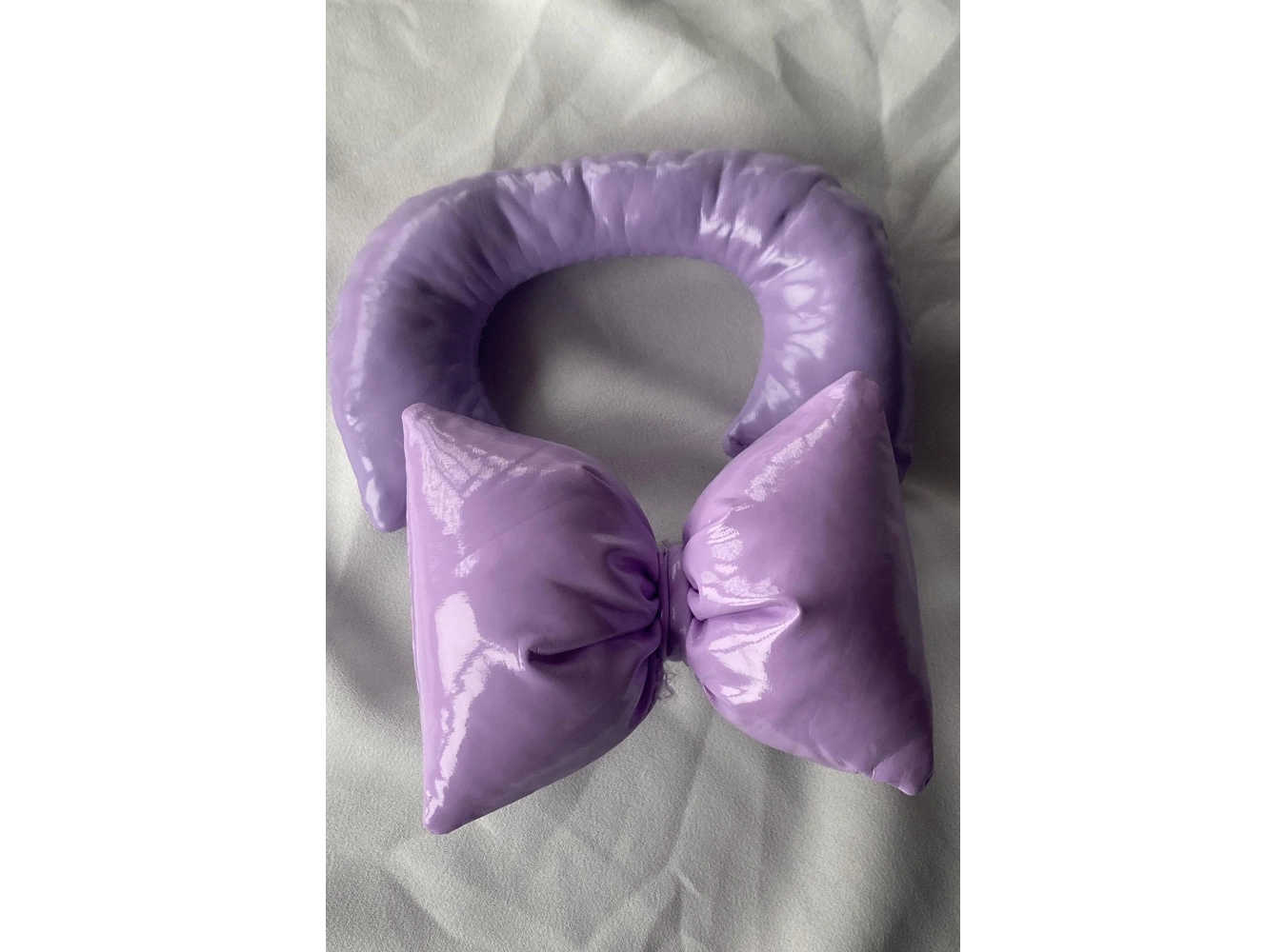 Mor Renk Fiyonk Figürlü Telefon Aksesuarı