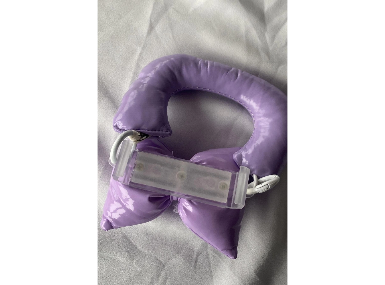 Mor Renk Fiyonk Figürlü Telefon Aksesuarı