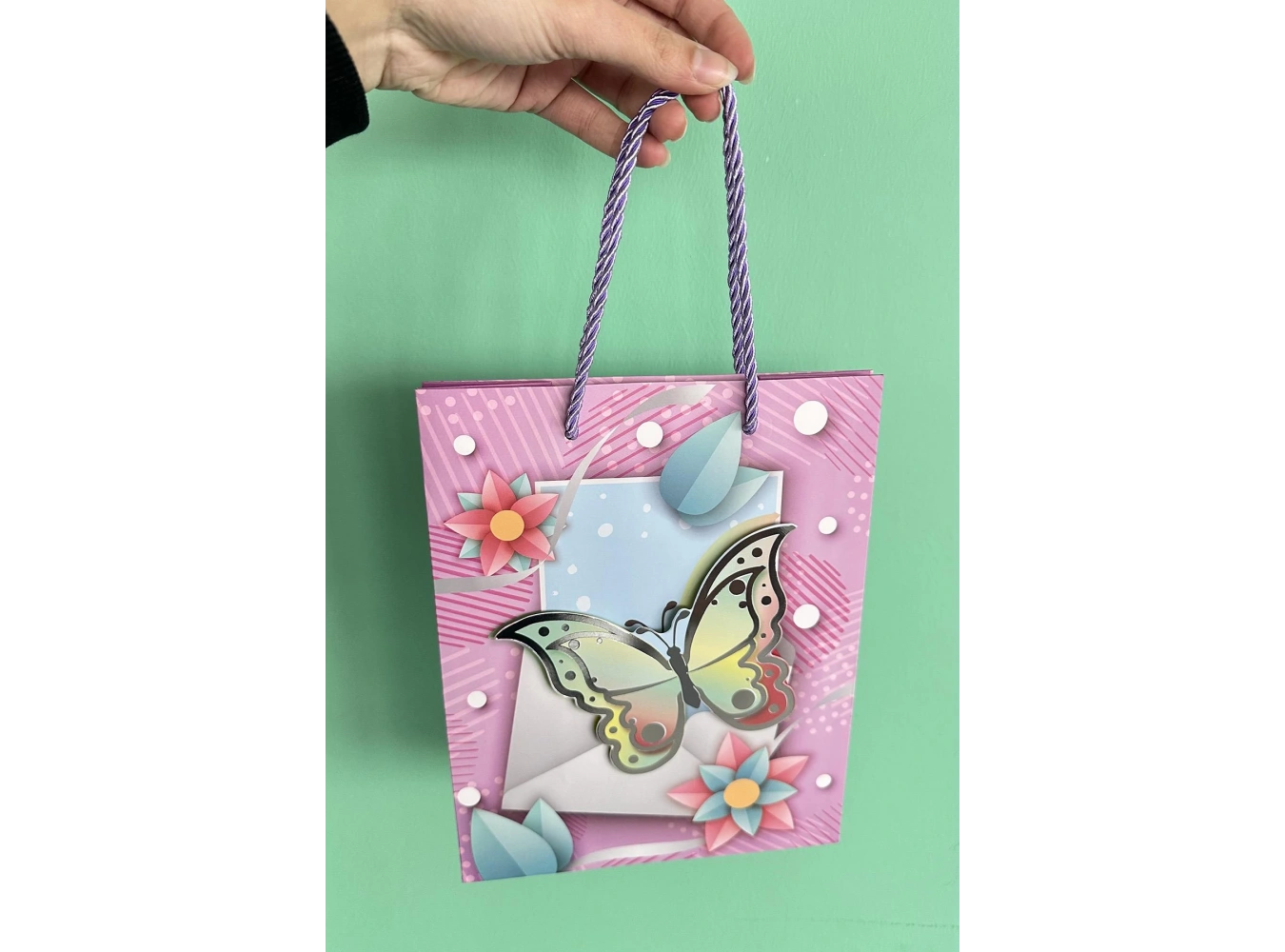 Mor Renk Kelebek Figürlü 3D Görünümlü Karton Çanta