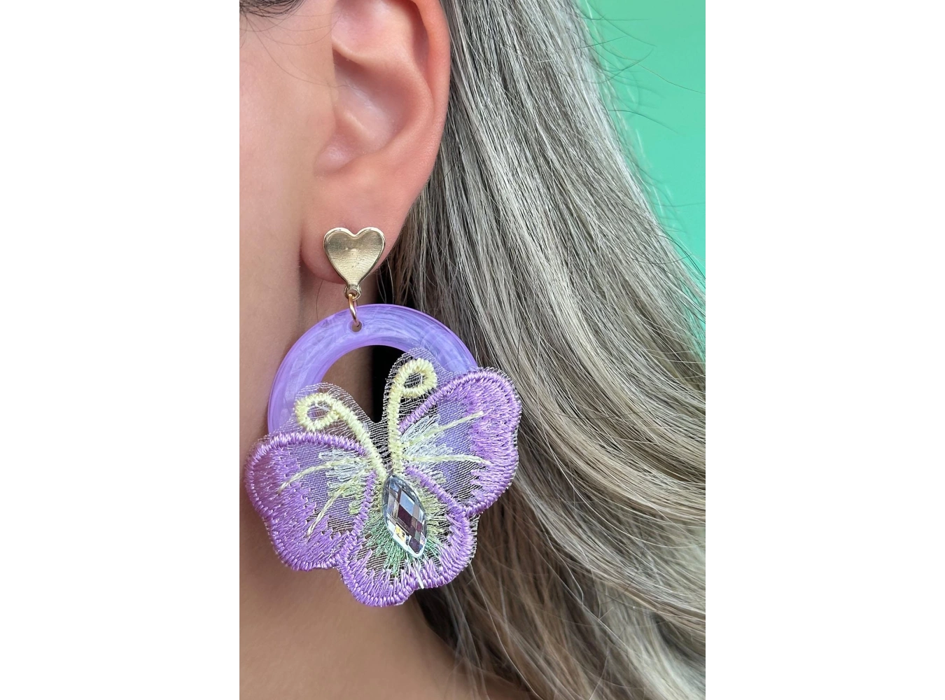Mor Renk Kelebek Figürlü Kalp Detaylı Küpe (Çift)