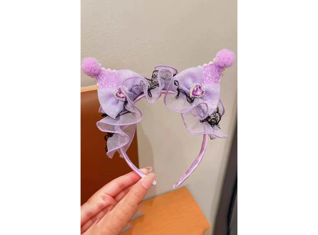 Mor Renk Kulak Detaylı Tüllü Çocuk Taç