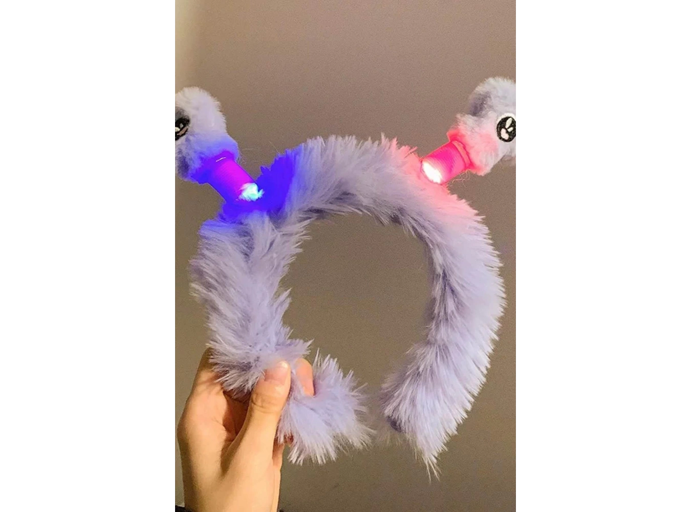 Mor Renk Kulakları Oynayan Işıklı Peluş Taç