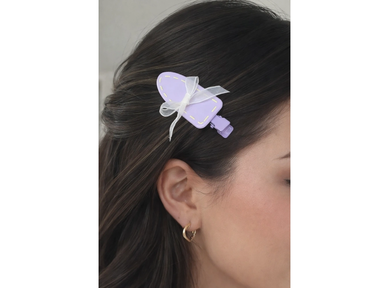 Mor Renk Kurdele Detaylı Yan Toka