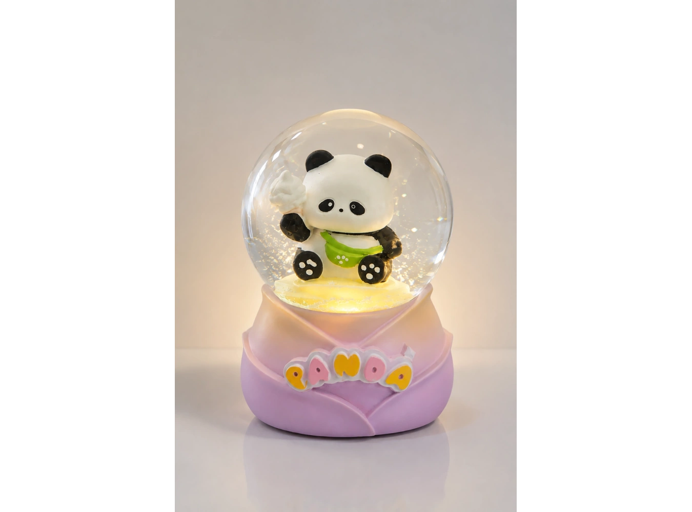 Mor Renk Panda Figürlü Işıklı Küçük  Kar Küresi