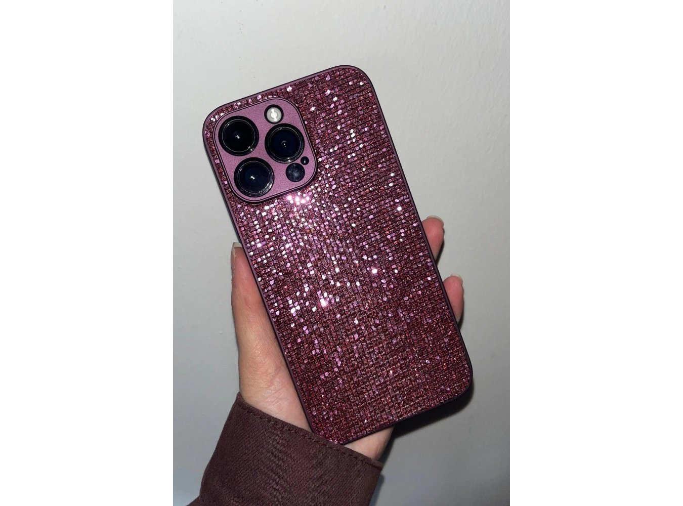 Mor Renk Taş Detaylı 15 Pro Max Telefon Kılıfı