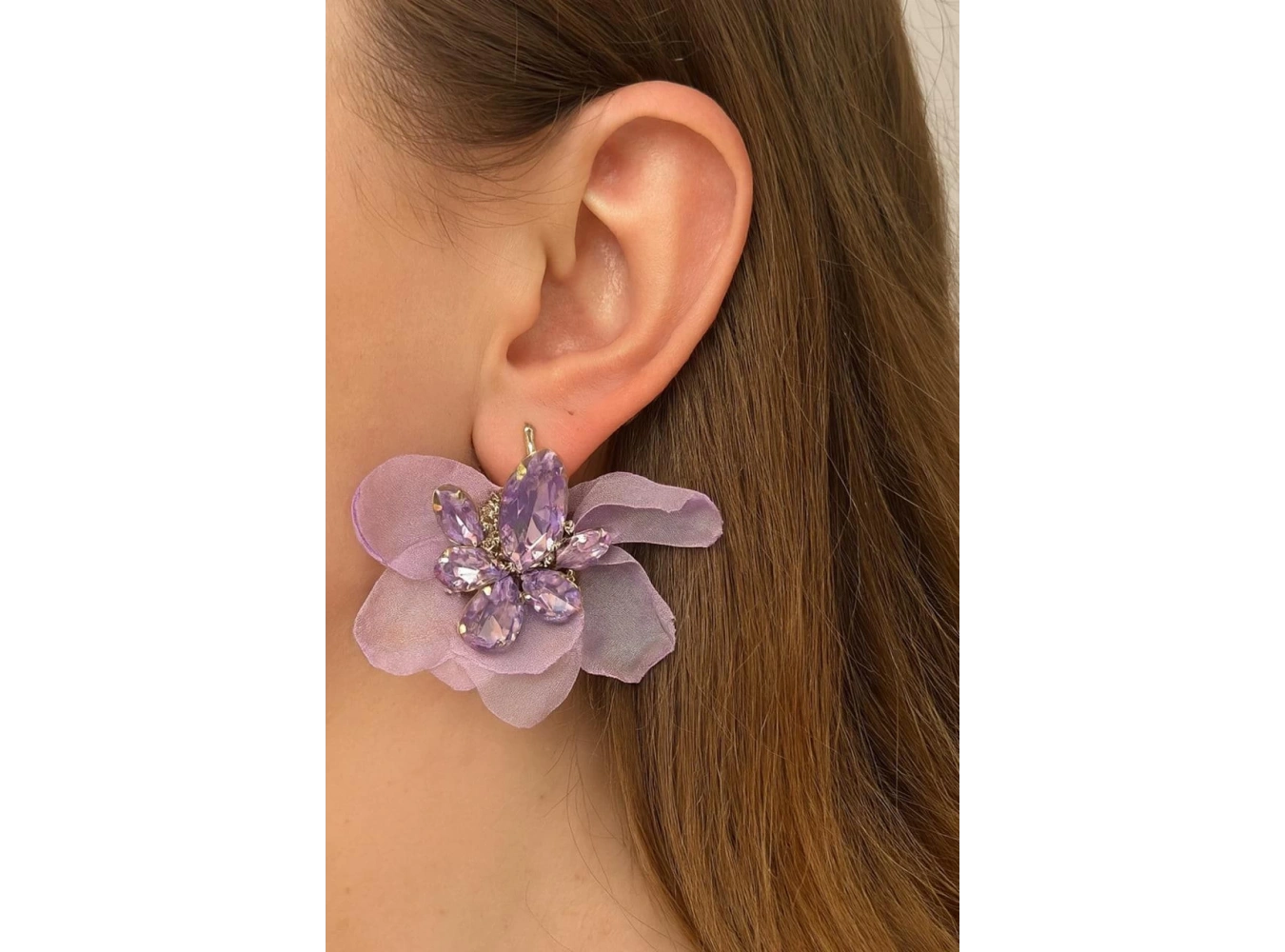 Mor Renk Taş Detaylı Tasarım Küpe (Çift)