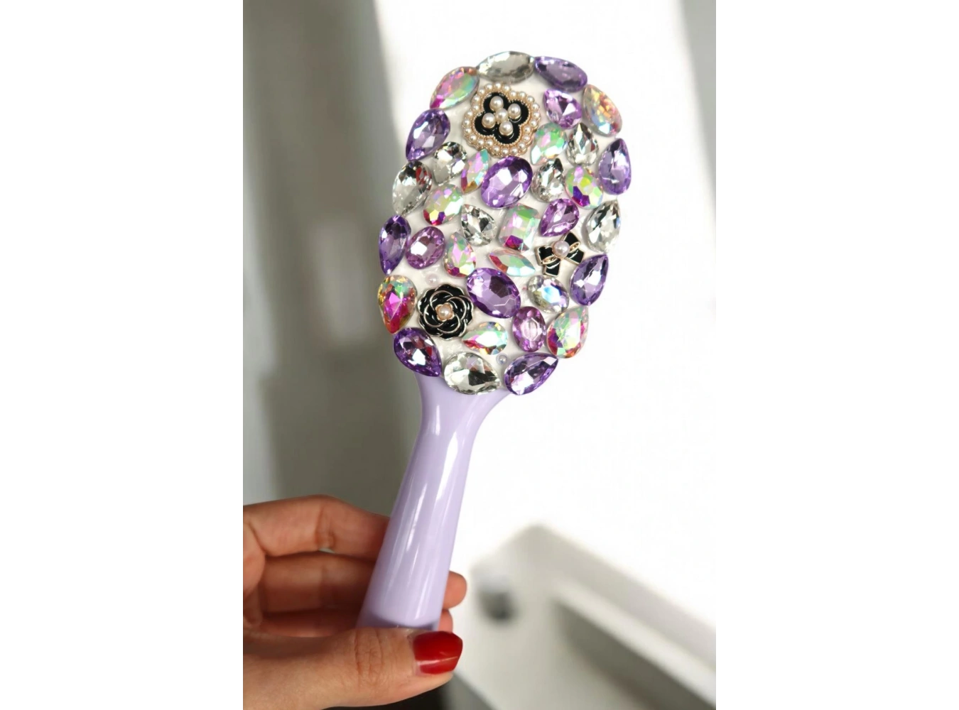 Mor Renk Taş Ve İnci Detaylı Saç Tarama Fırçası/ Tarak