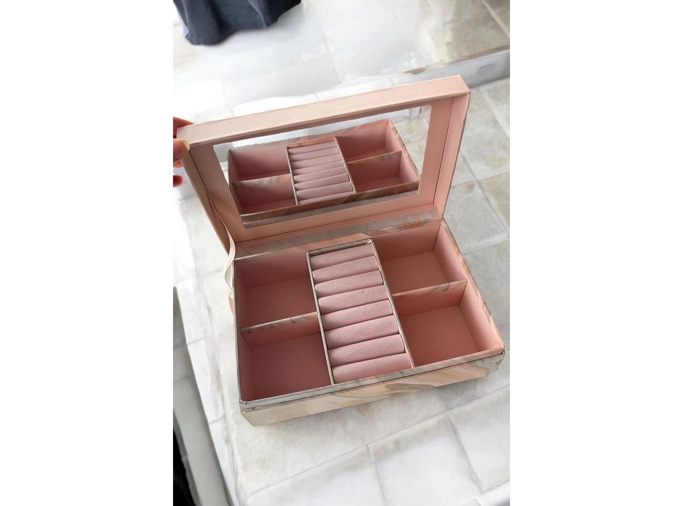 Pembe Renk Ayna Detaylı Takı Organizeri