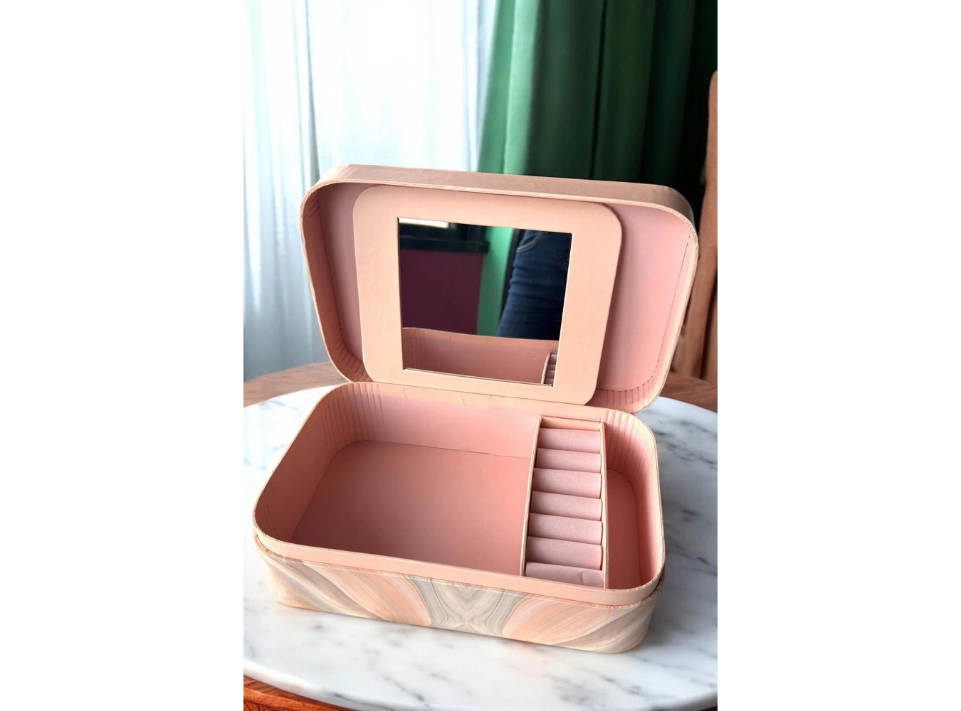 Pembe Renk Ayna Detaylı Takı Organizeri