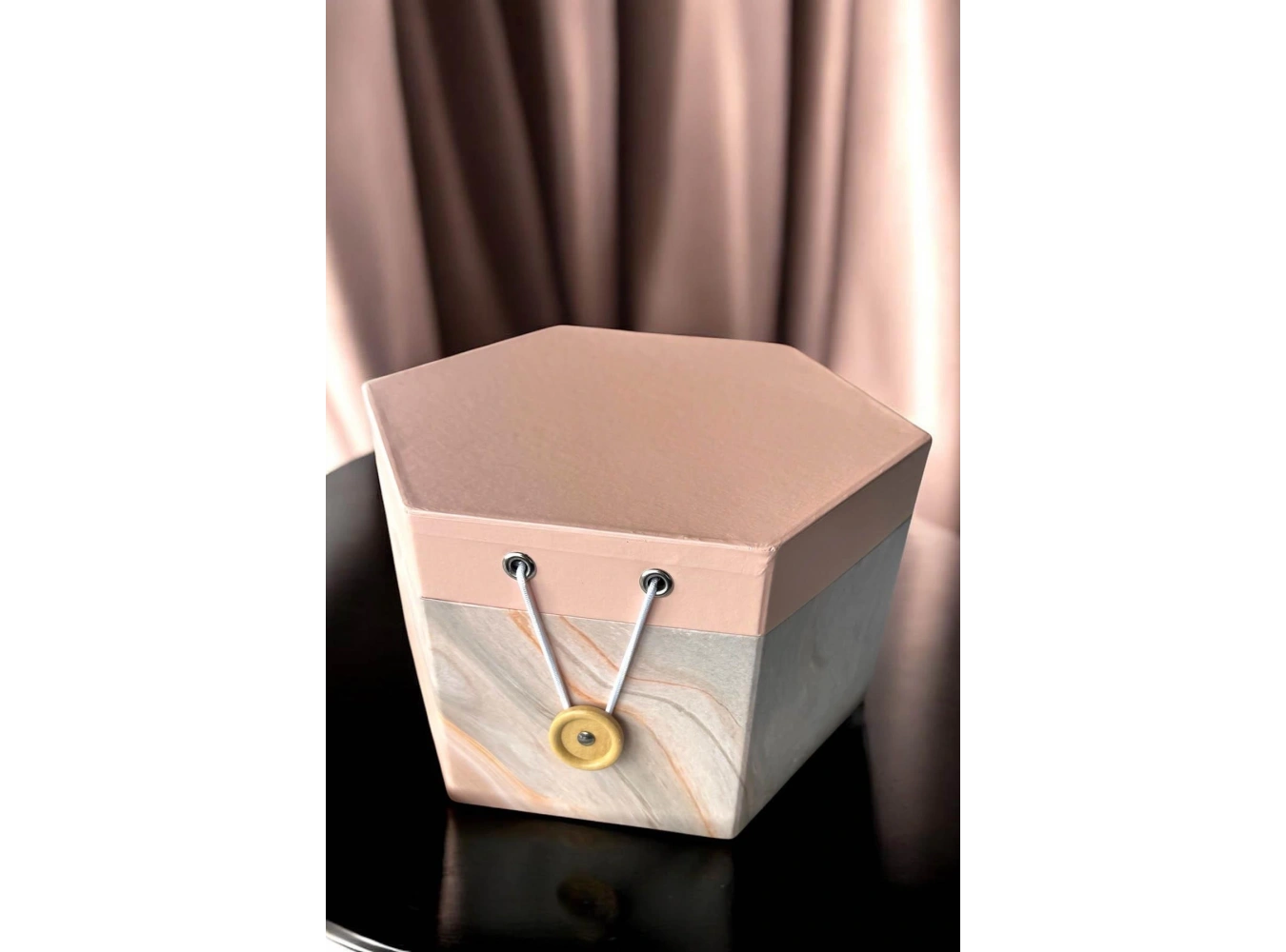 Pembe Renk Ayna Detaylı Takı Organizeri