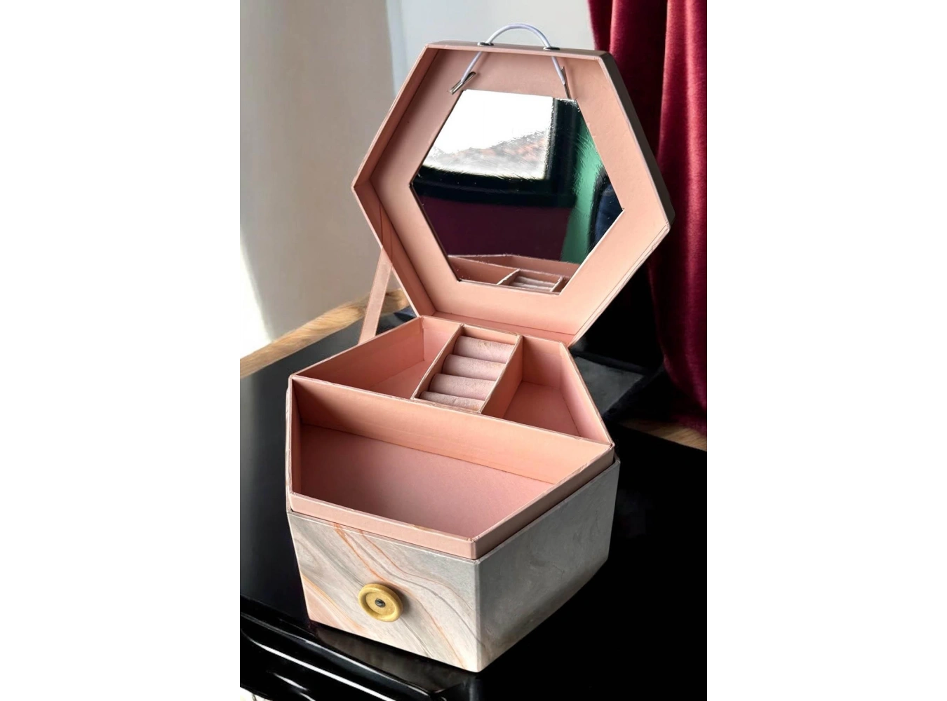 Pembe Renk Ayna Detaylı Takı Organizeri