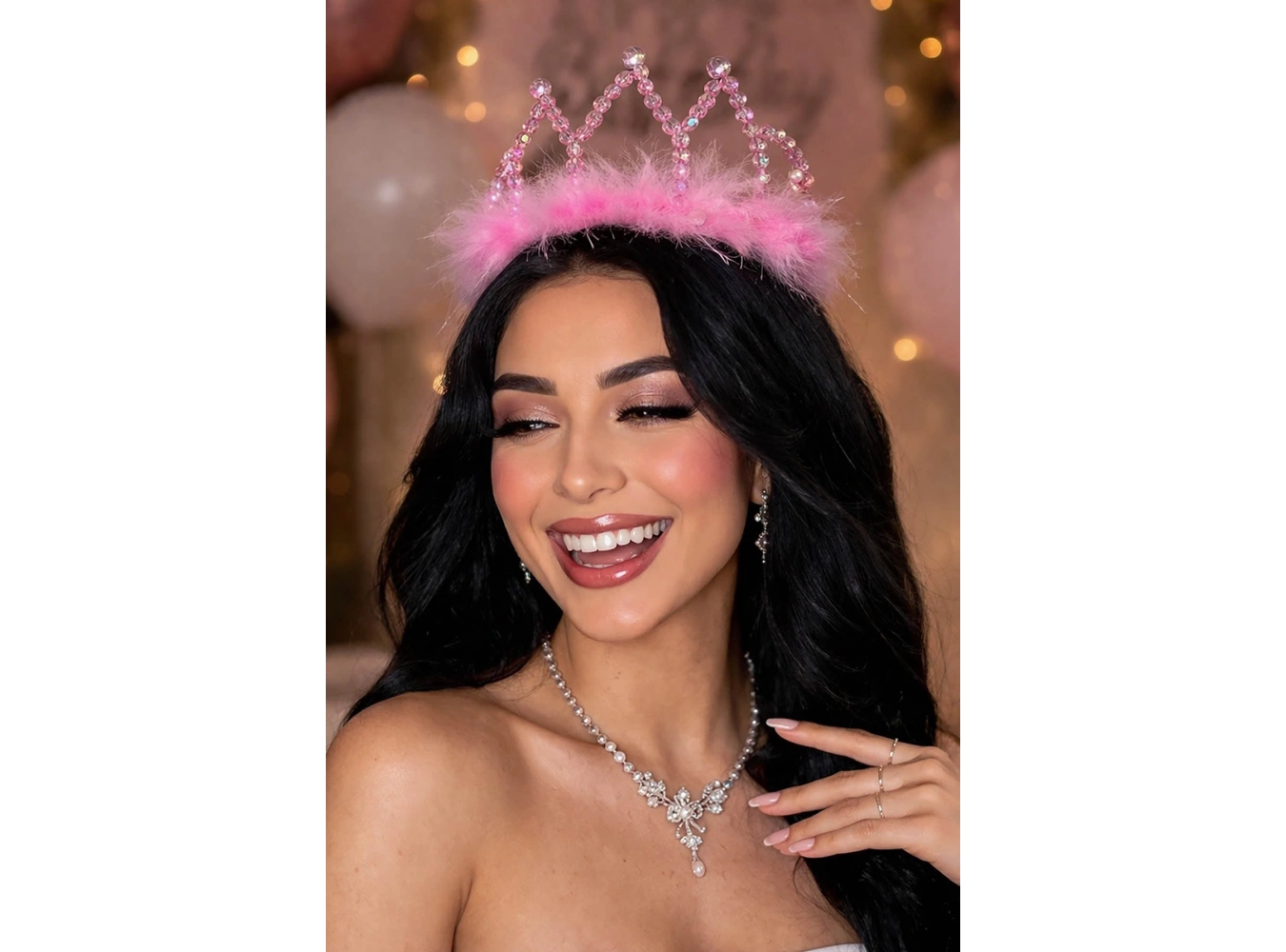 Pembe Renk Boncuk Detaylı Tüylü Taç