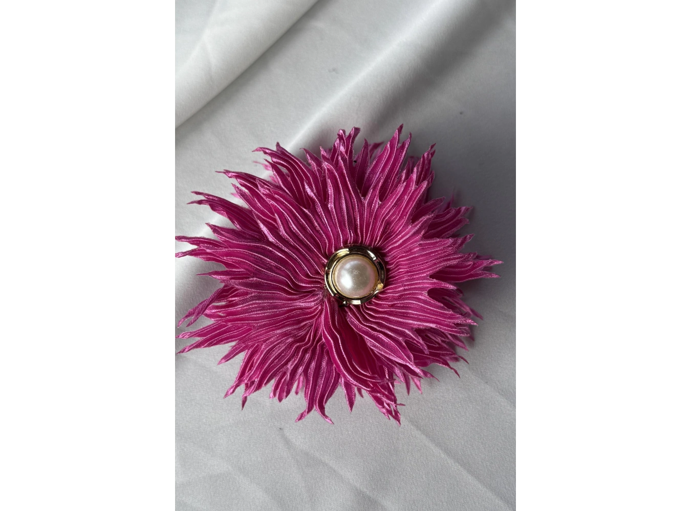 Pembe Renk Çiçek Figürlü İnci Detaylı Mandal Toka