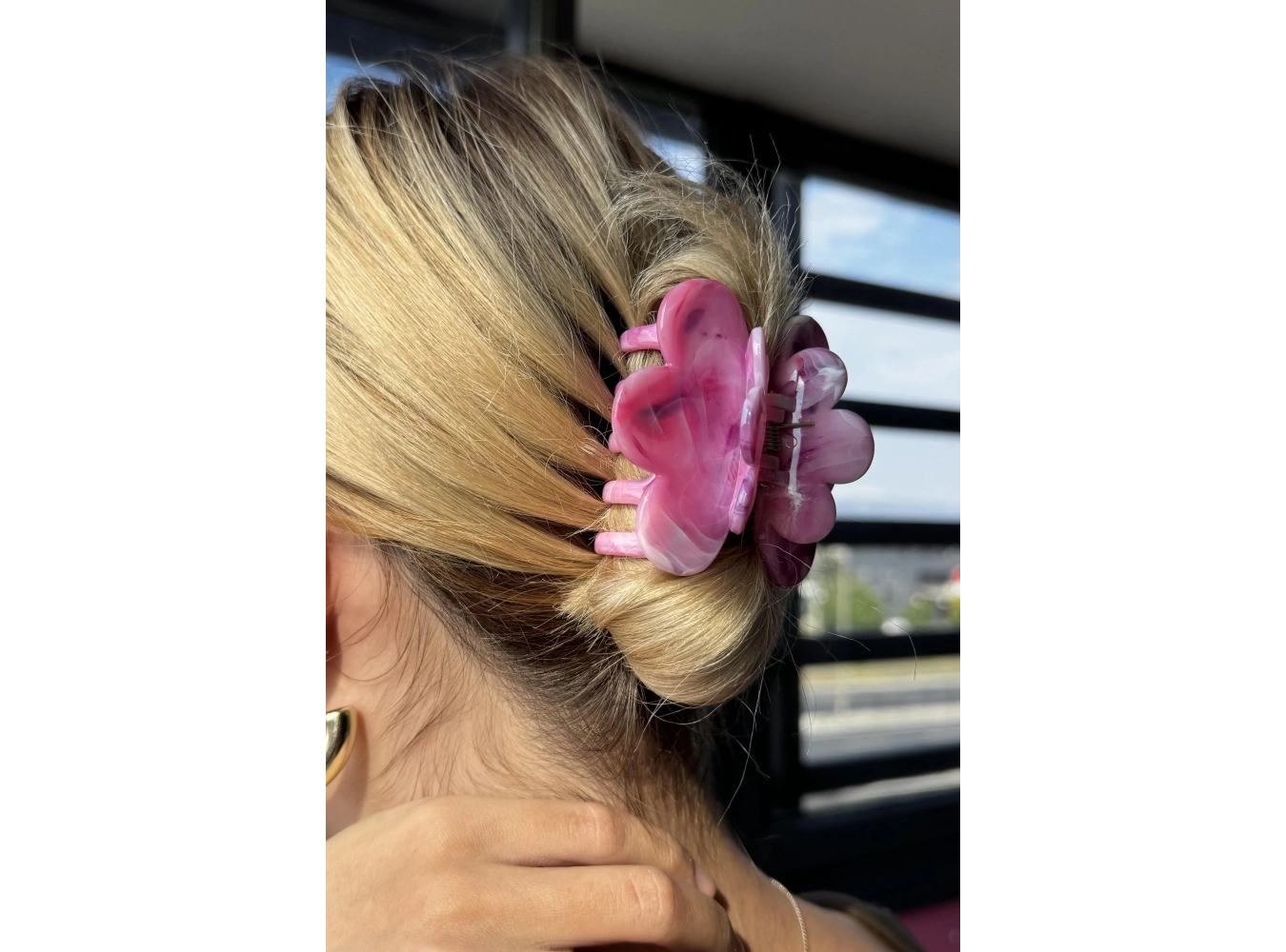 Pembe Renk Çiçek Figürlü Kemik Mandal Toka