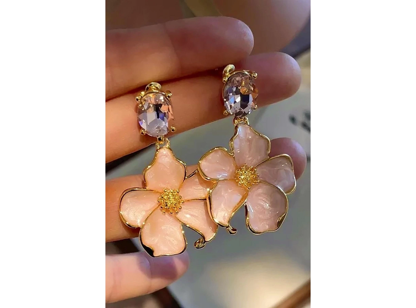 Pembe Renk Çiçek Figürlü Küpe (Çift)