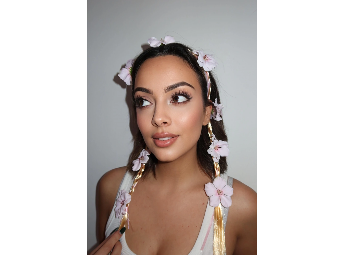 Pembe Renk Çiçek Figürlü Örgü Saçlı Çocuk Taç