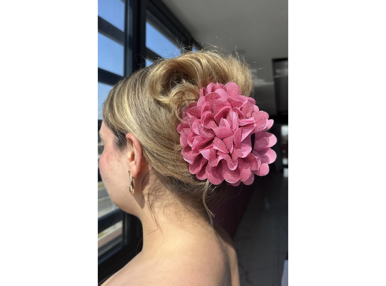 Pembe Renk Çiçek Figürlü Sim Detaylı Mandal Toka