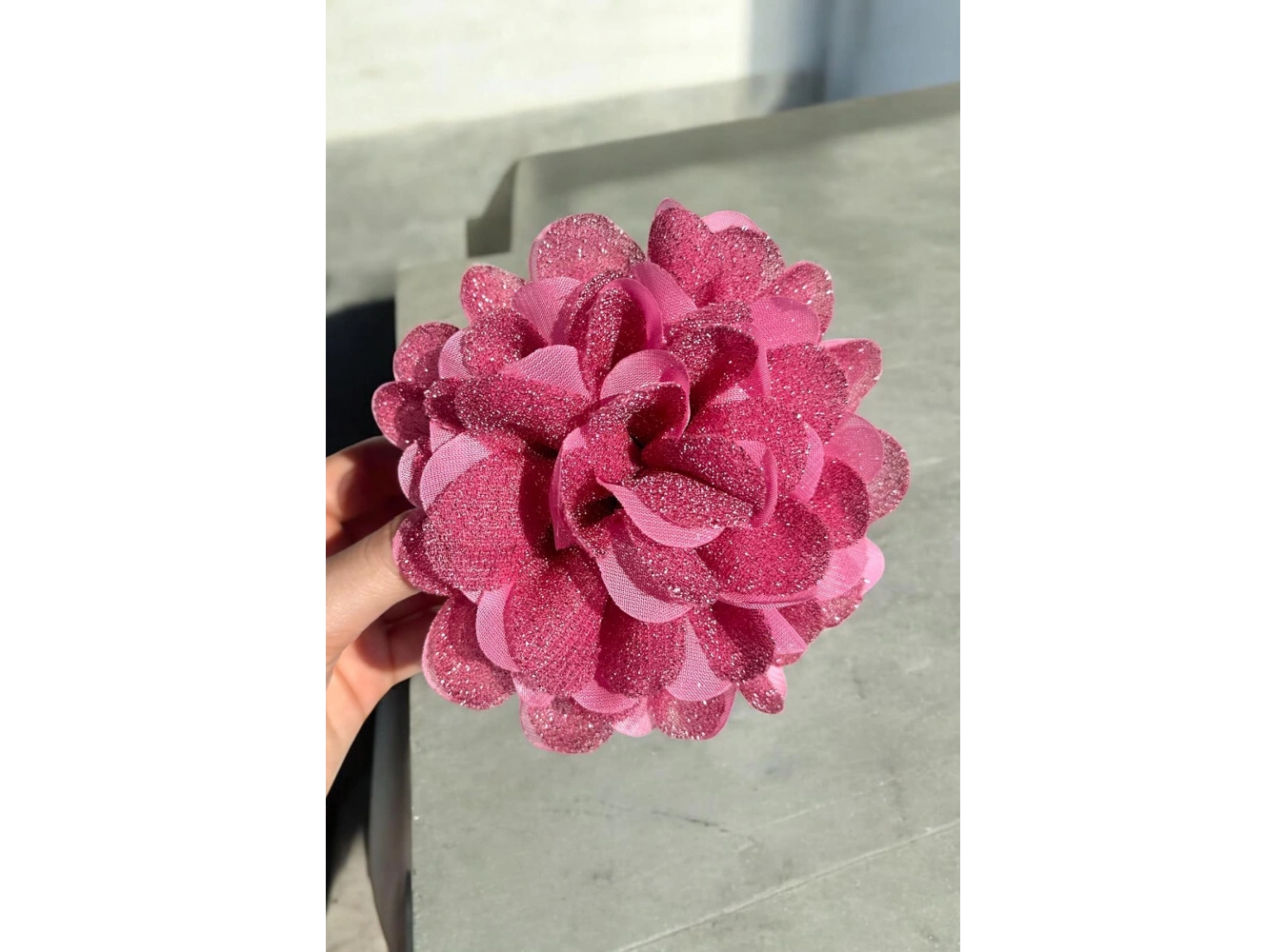 Pembe Renk Çiçek Figürlü Sim Detaylı Mandal Toka