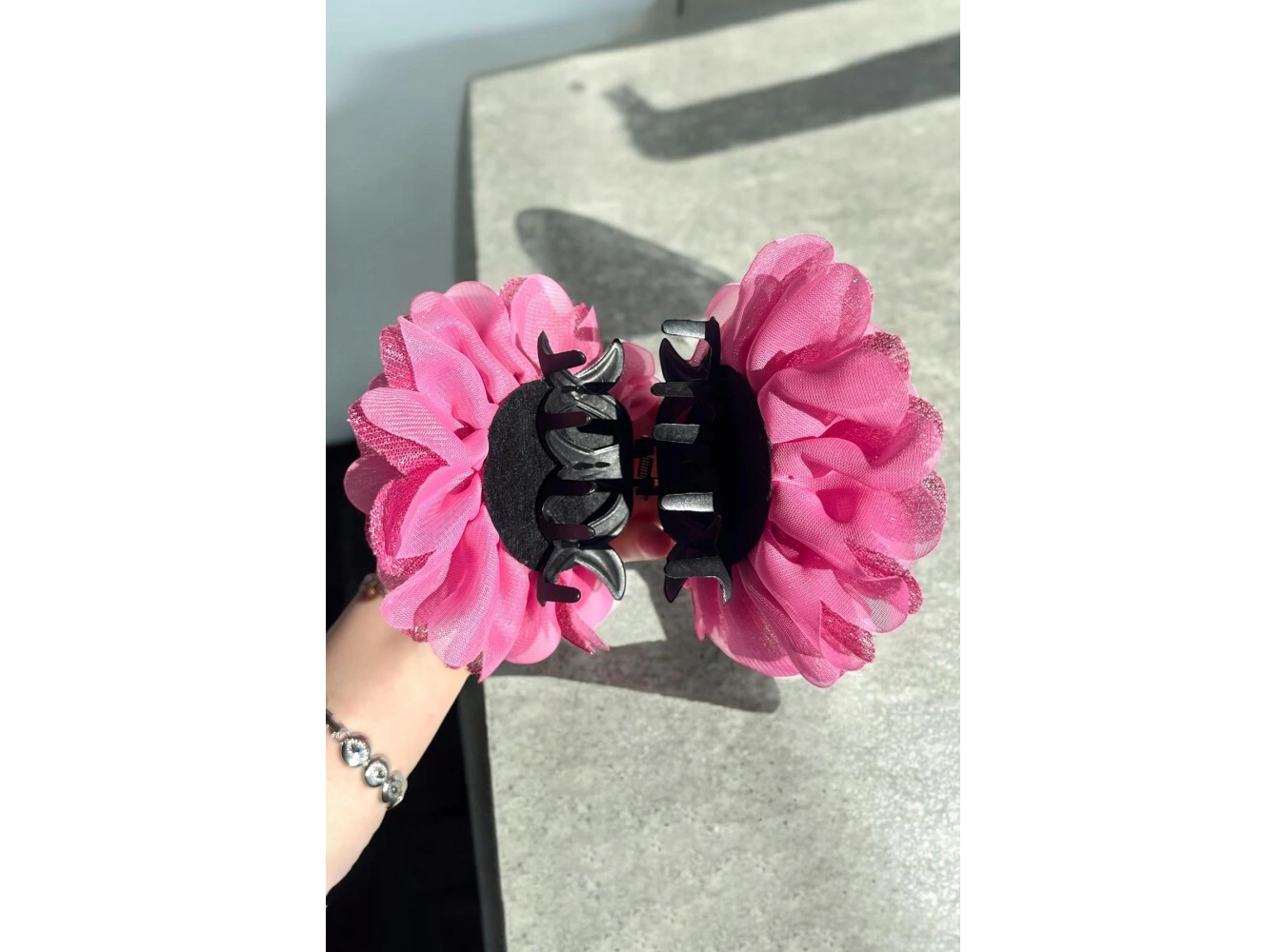 Pembe Renk Çiçek Figürlü Sim Detaylı Mandal Toka