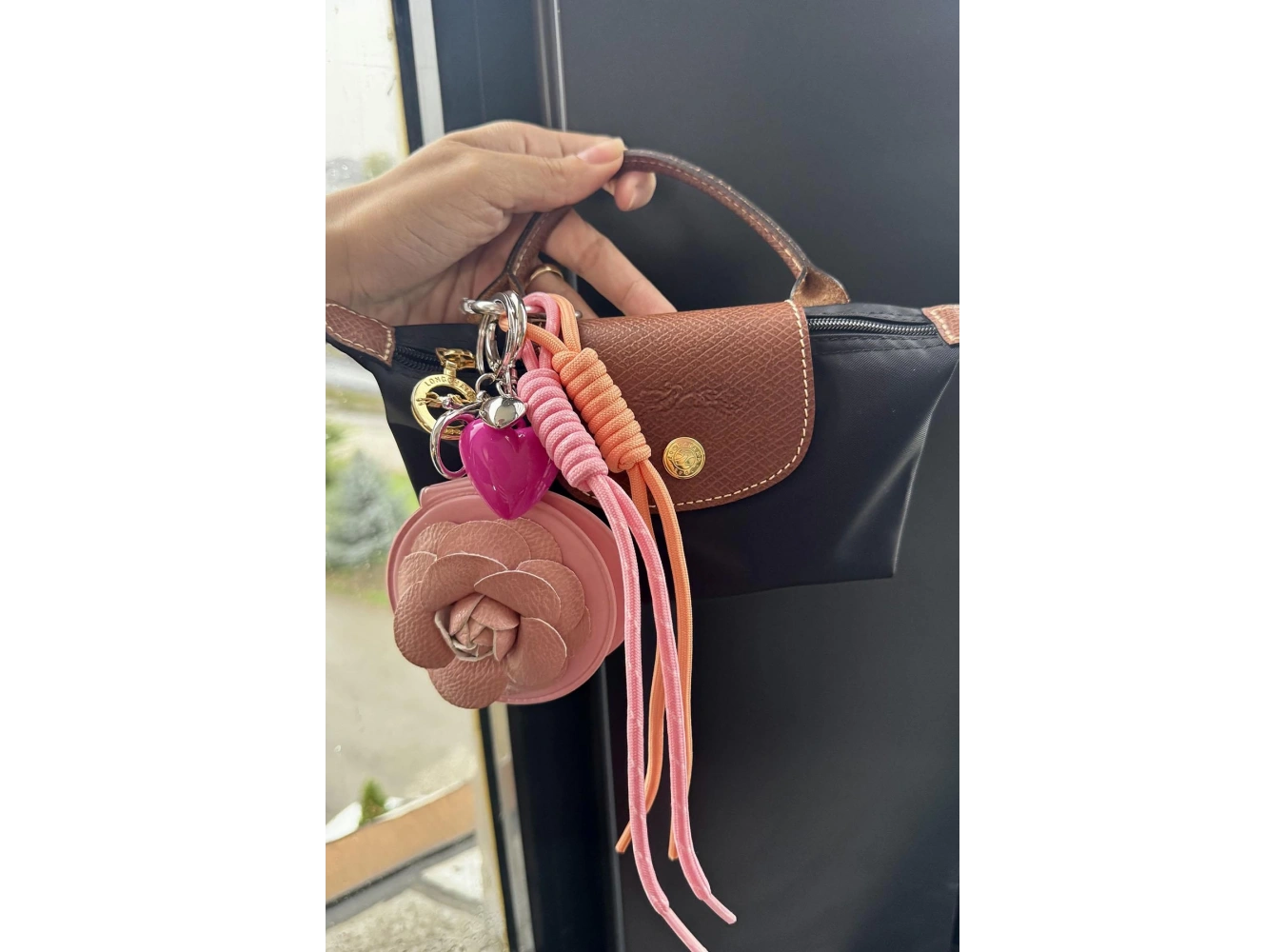 Pembe Renk Çiçek Ve Kalp Figürlü Ayna Detaylı Çanta Charm/ Anahtarlık