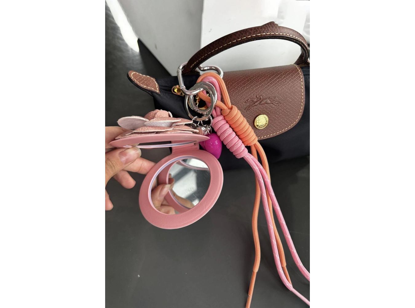 Pembe Renk Çiçek Ve Kalp Figürlü Ayna Detaylı Çanta Charm/ Anahtarlık