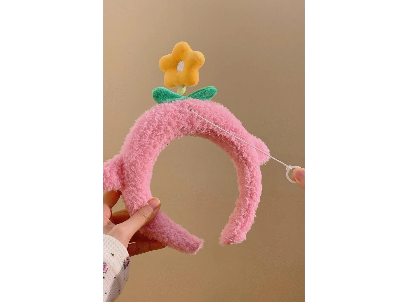 Pembe Renk Dönen Çiçek Detaylı Peluş Taç