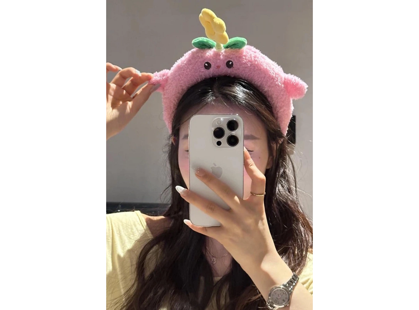 Pembe Renk Dönen Çiçek Detaylı Peluş Taç