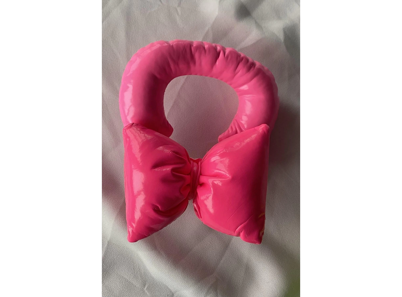 Pembe Renk Fiyonk Figürlü Telefon Aksesuarı