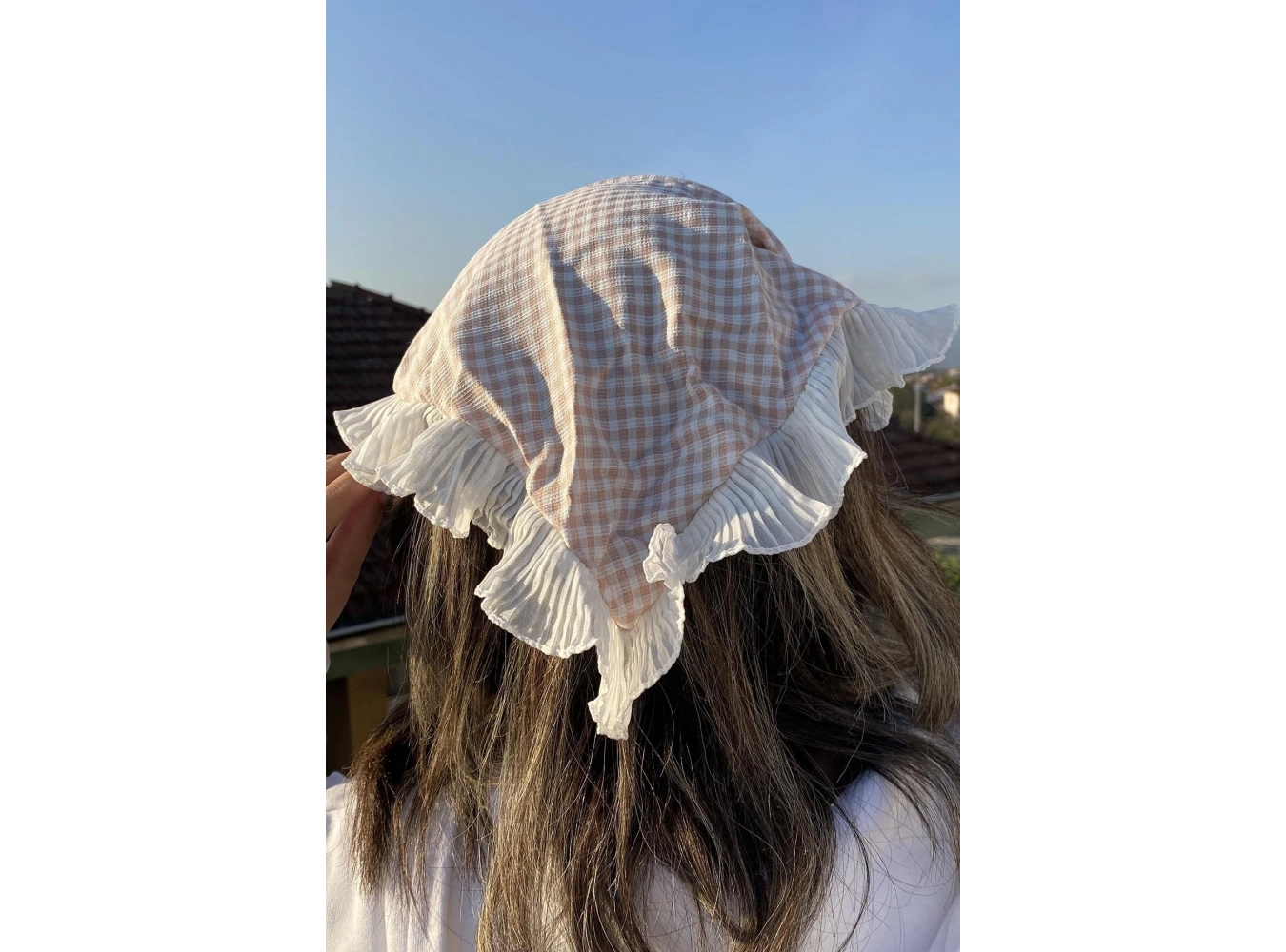 Pembe Renk Fular Detaylı Pötikare Desenli Taç