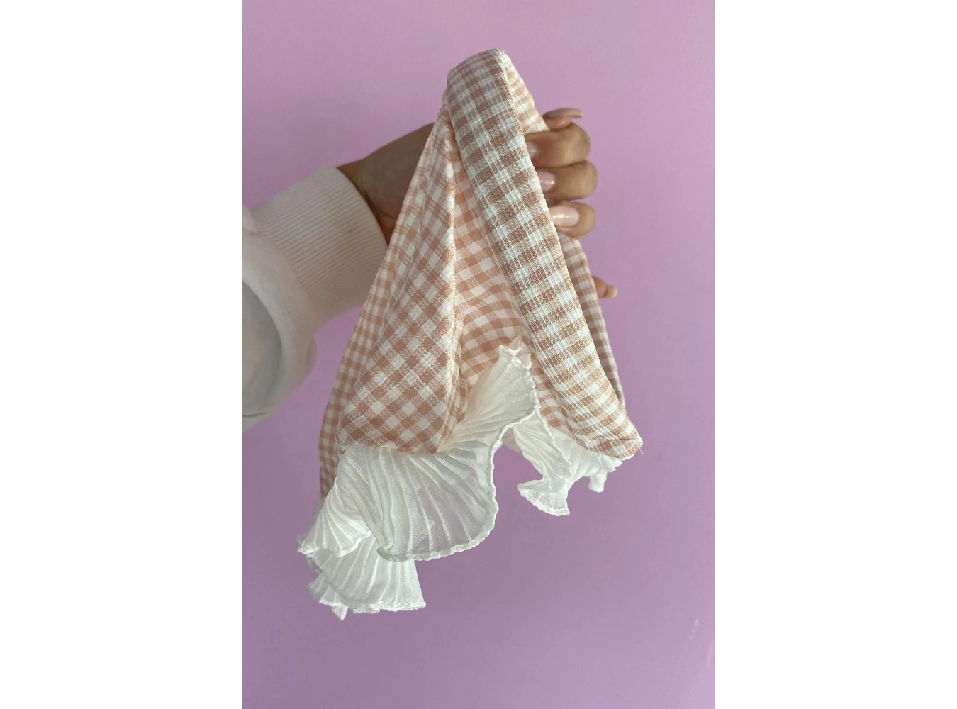 Pembe Renk Fular Detaylı Pötikare Desenli Taç