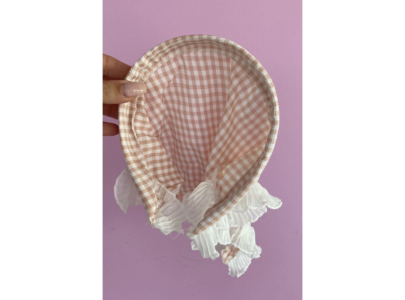 Pembe Renk Fular Detaylı Pötikare Desenli Taç