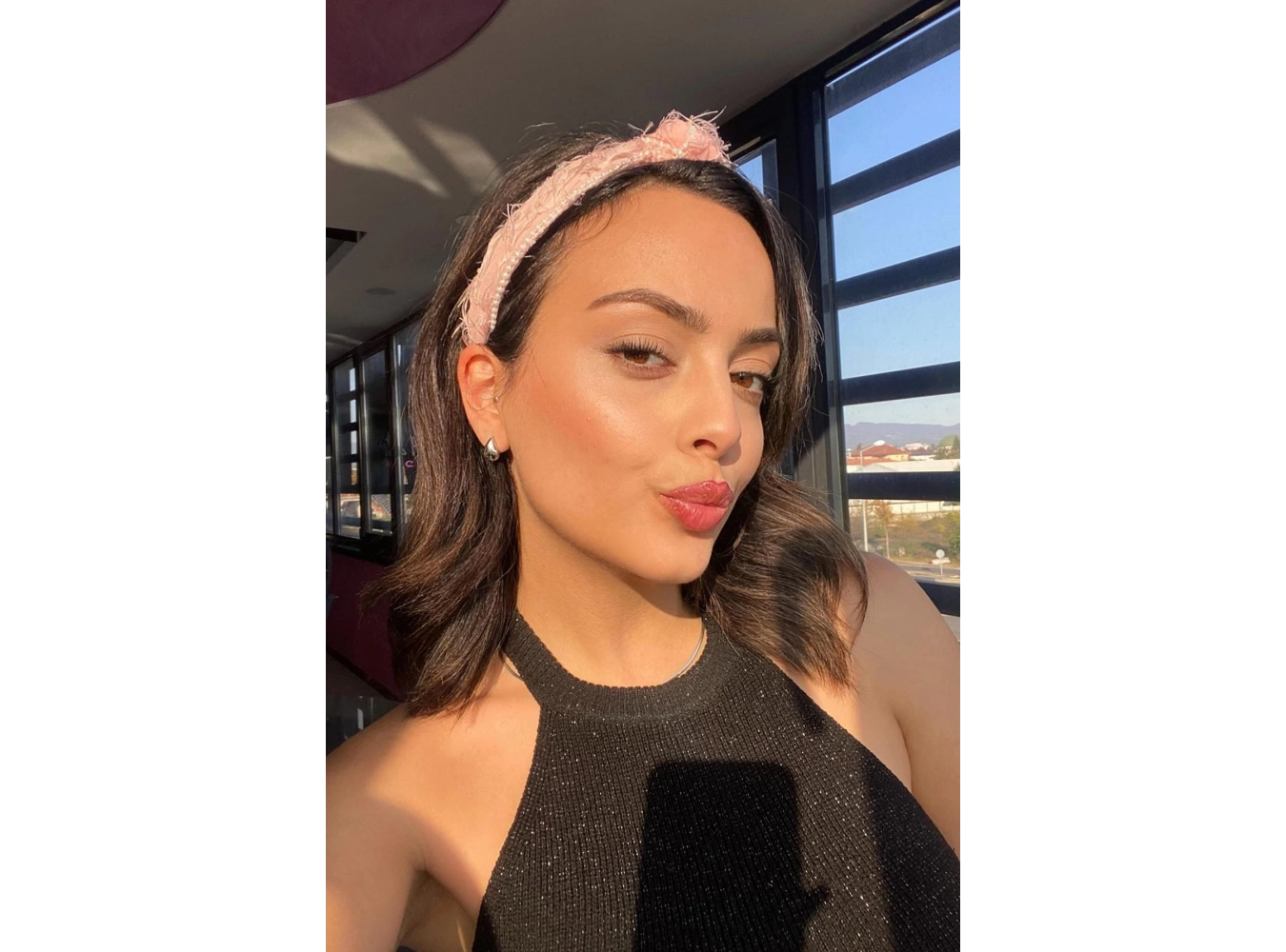 Pembe Renk İnci Detaylı Taç