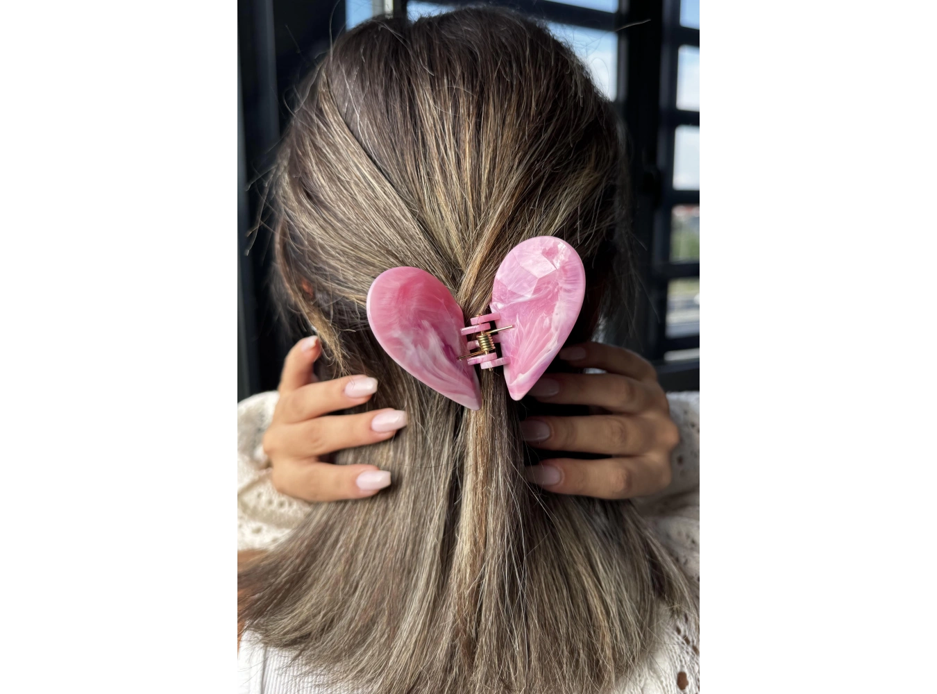 Pembe Renk Kalp Detaylı Kemik Mandal Toka