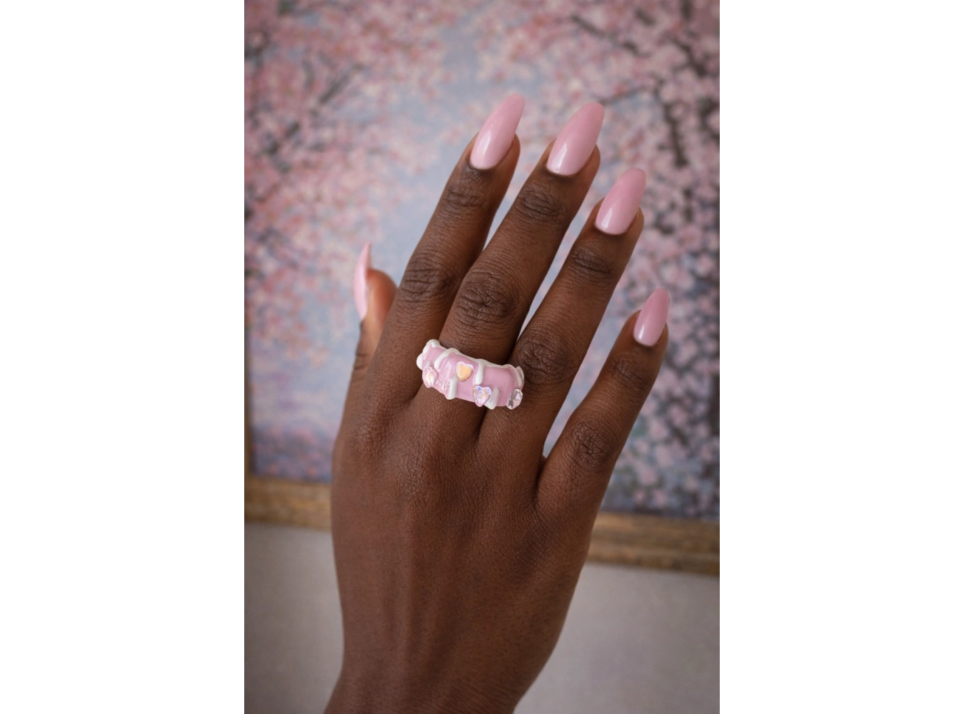 Pembe Renk Kalp Detaylı Mineli Ayarlanabilir Yüzük