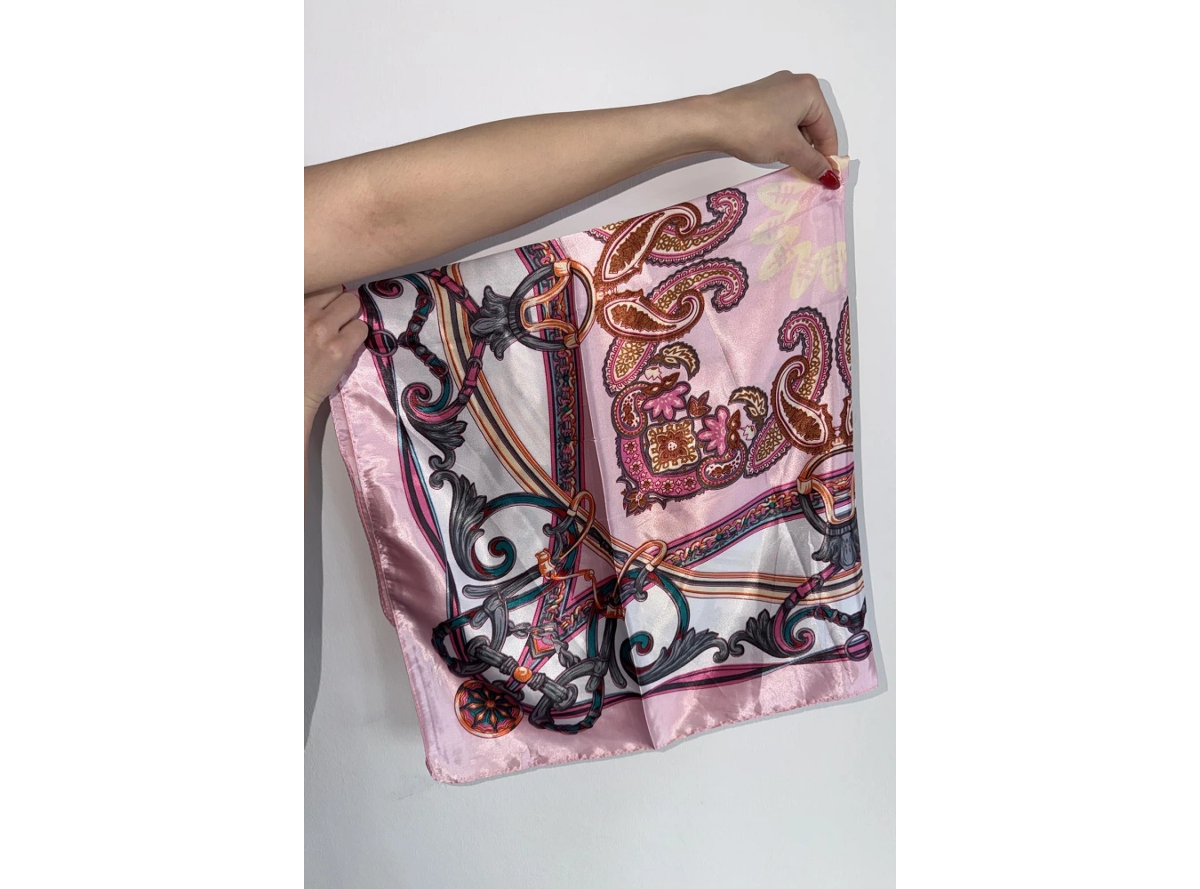 Pembe Renk Karışık Desenli Saten Şal/Fular