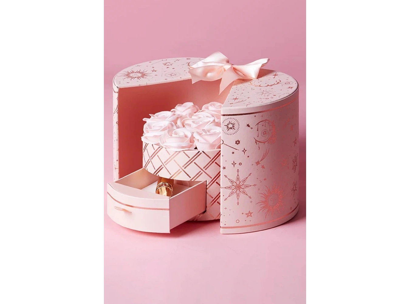 Pembe Renk Karışık Figürlü Gül Detaylı Karton Çanta Hediyeli Hediye Kutusu