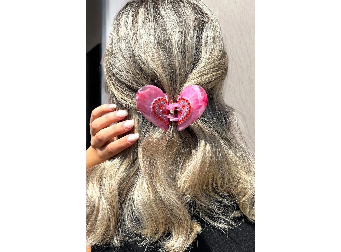 Pembe Renk Kelebek Figürlü Taş Detaylı Kemik Mandal Toka