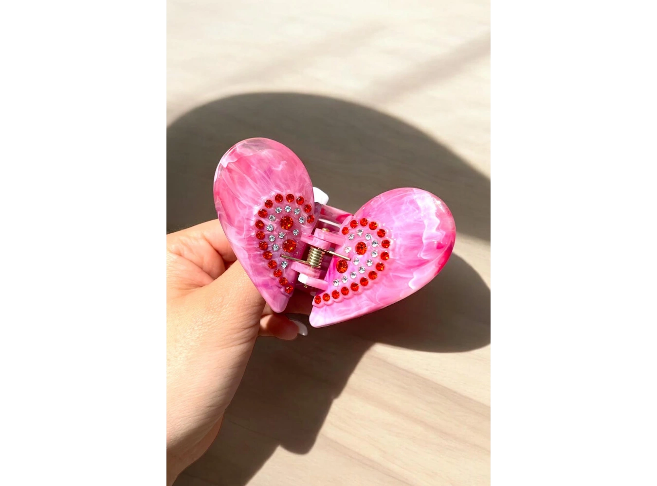 Pembe Renk Kelebek Figürlü Taş Detaylı Kemik Mandal Toka