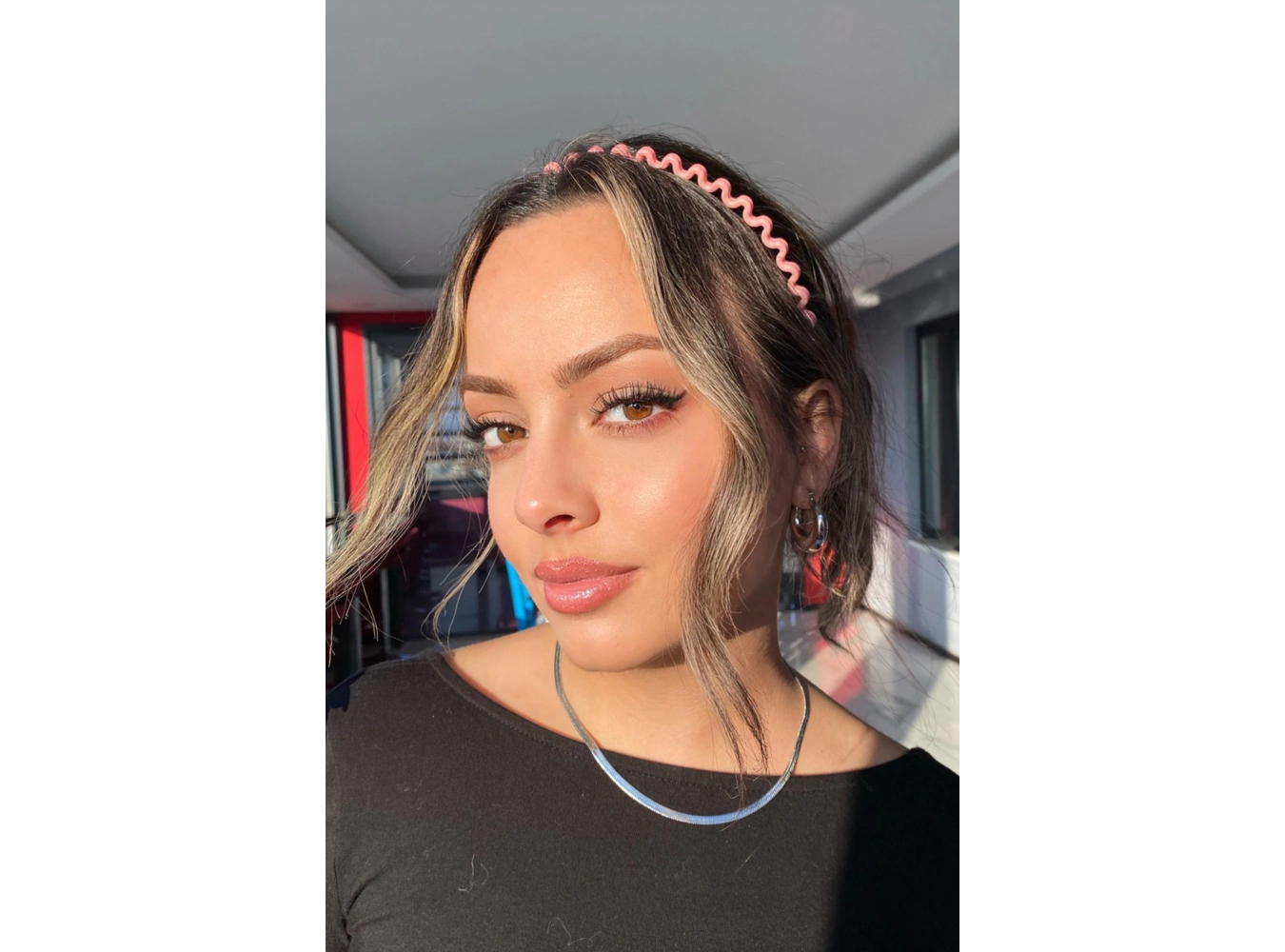 Pembe Renk Kıvrımlı Taç