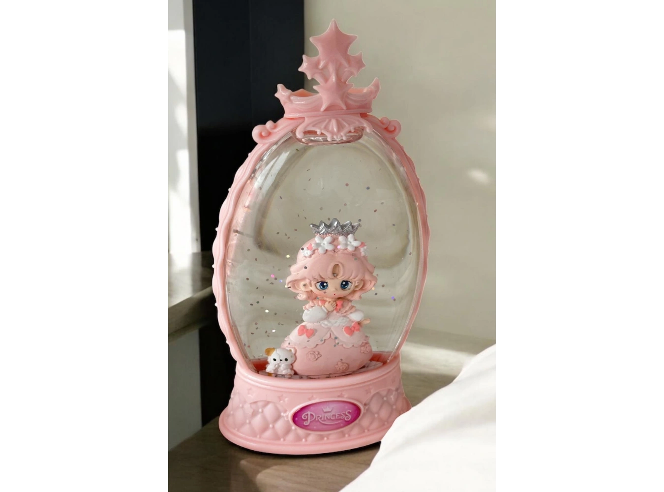 Pembe Renk Kız Figürlü Müzikli Ve Işıklı Kar Küresi